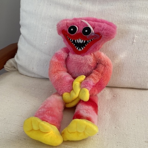 17" Huggy Wuggy Poppy Playtime Kissy Missy Scary Pink Hanging Suction Cup Plush - Picture 2 of 8